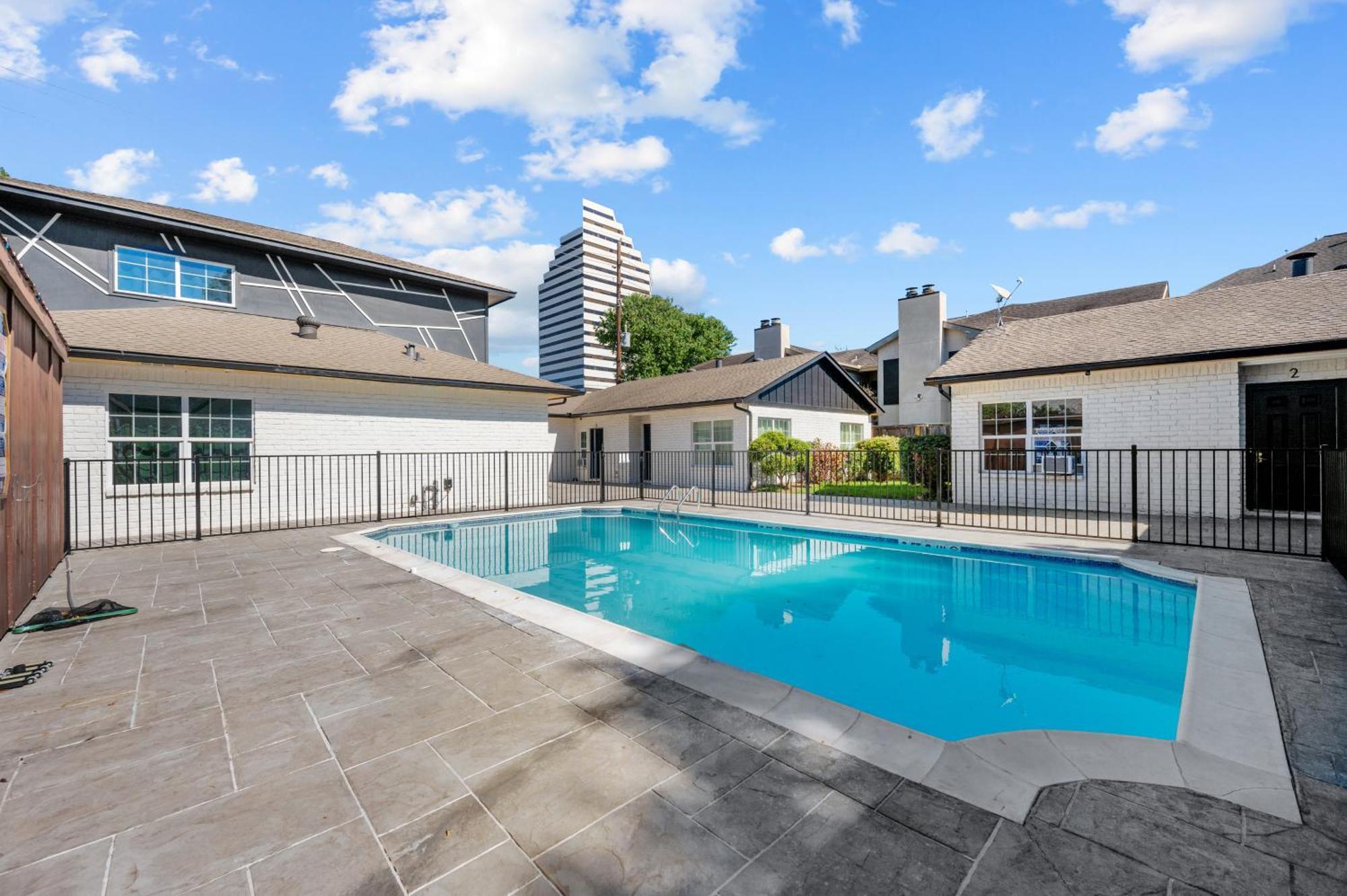 Apartamento Spacious 1br Galleria With Pool & Free Park