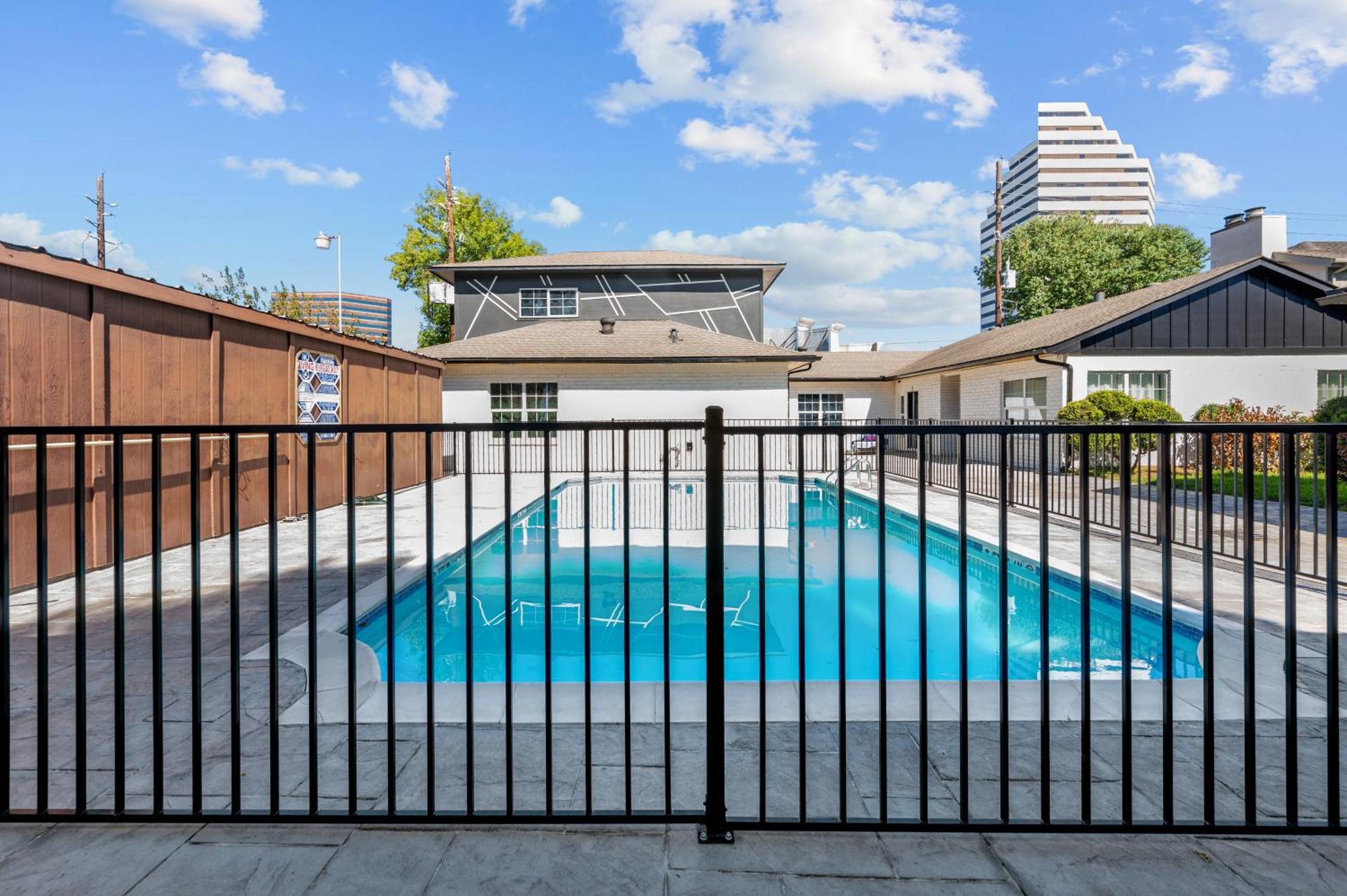Spacious 1br Galleria With Pool & Free Park Houston