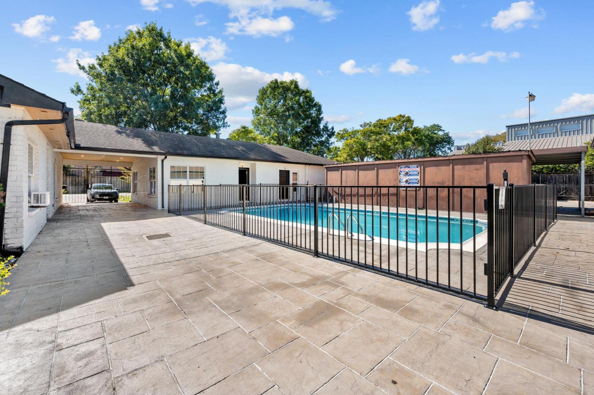 Apartamento Spacious 1br Galleria With Pool & Free Park
