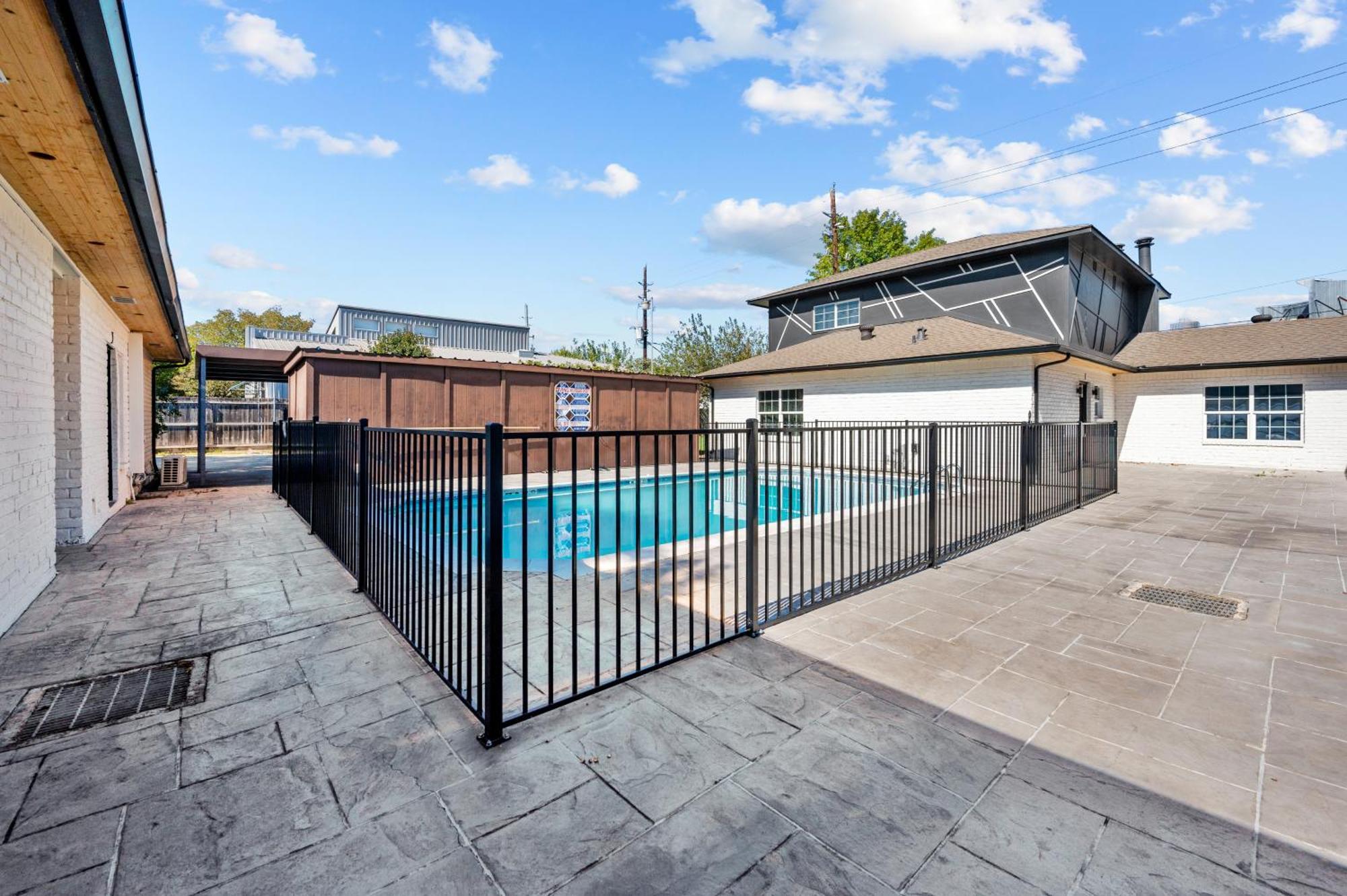 Spacious 1br Galleria With Pool & Free Park Apartamento *